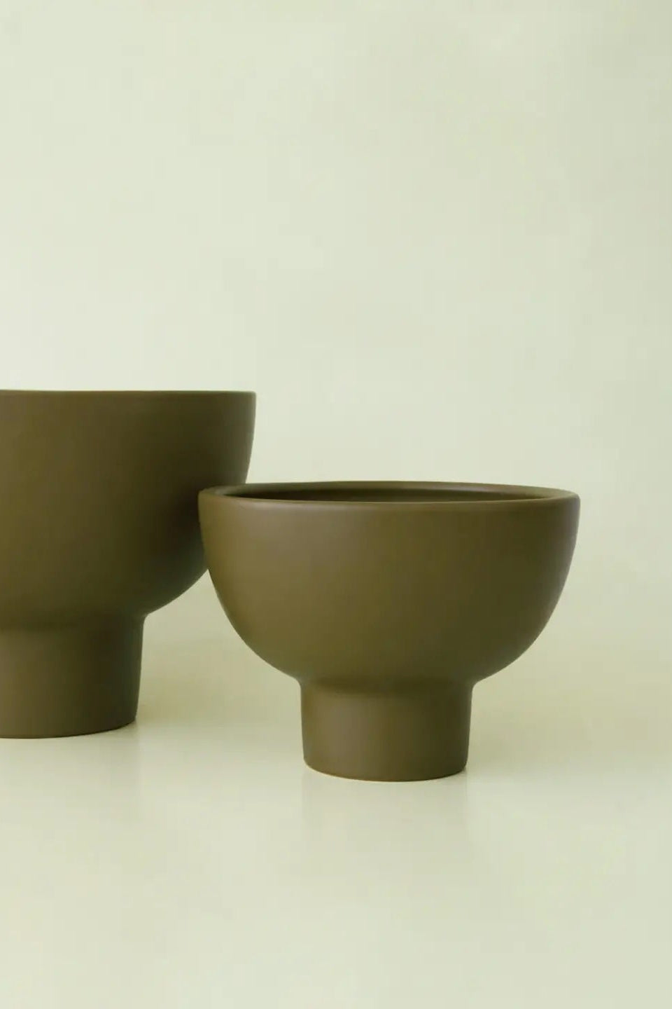 A pair of green ceramic compote vases ©Jungle Club