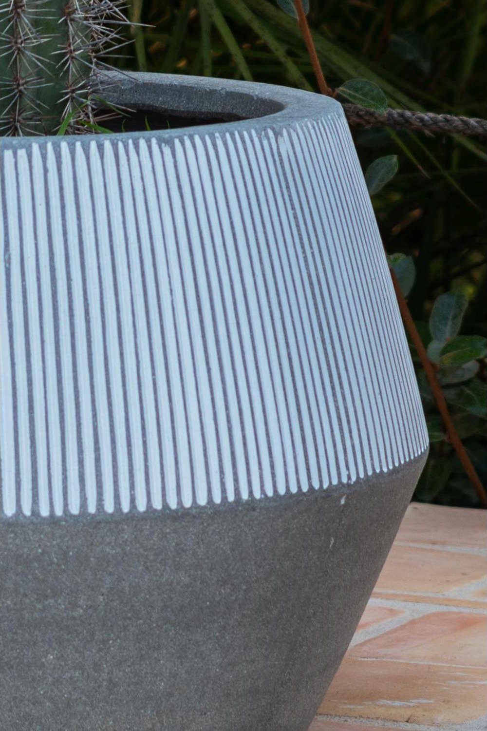 Harley Low Pot white stripe by Pottery Pots detail of the side showing the stripes.