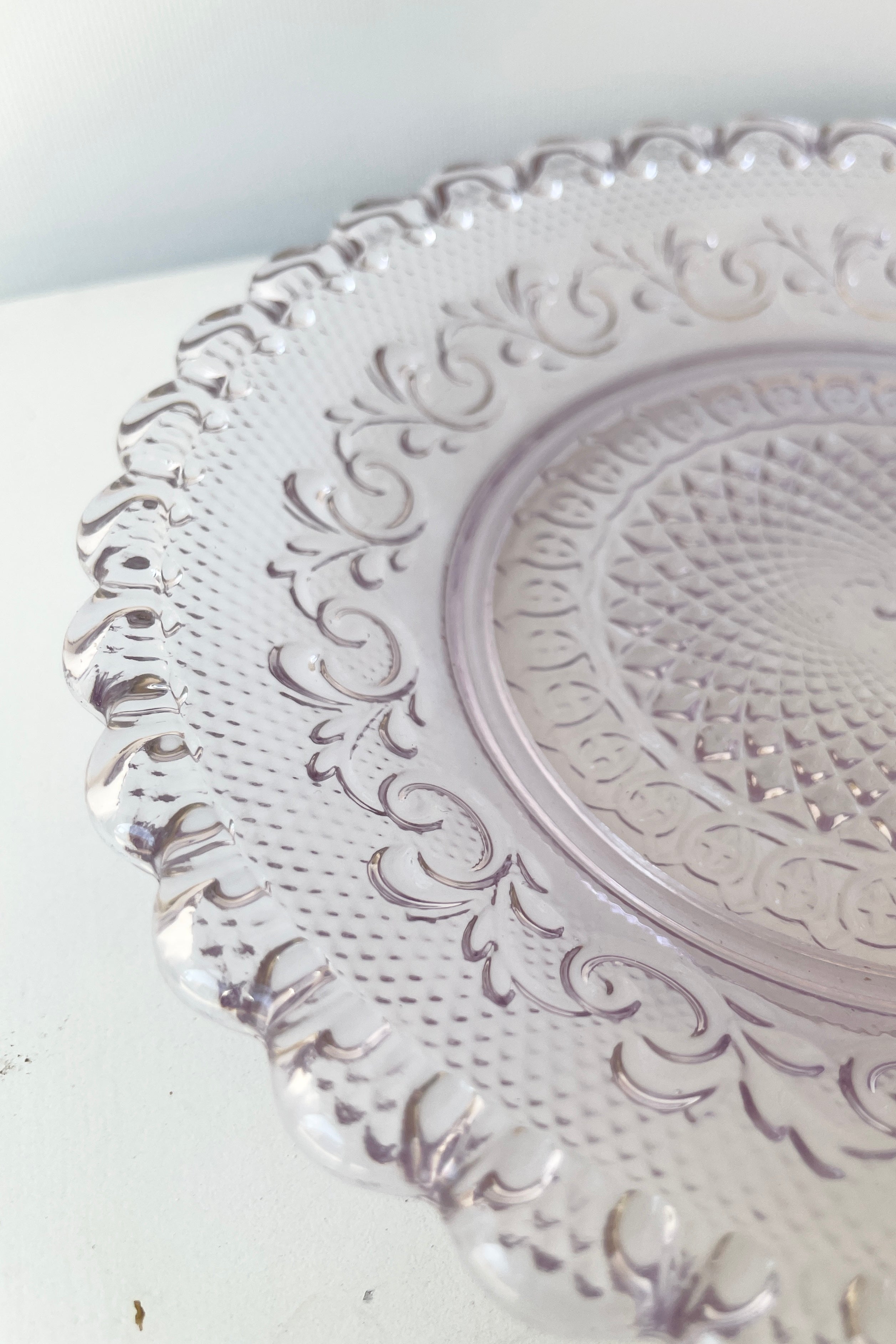 Dentelle Amethyst Chantilly Glass Plate detail