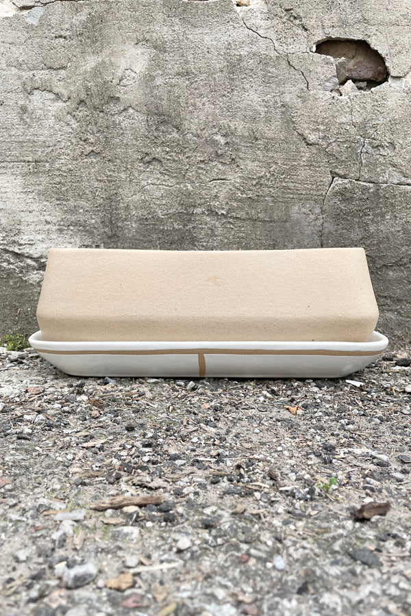 A dublin planter pictured from the side showing the white glaze with design. 