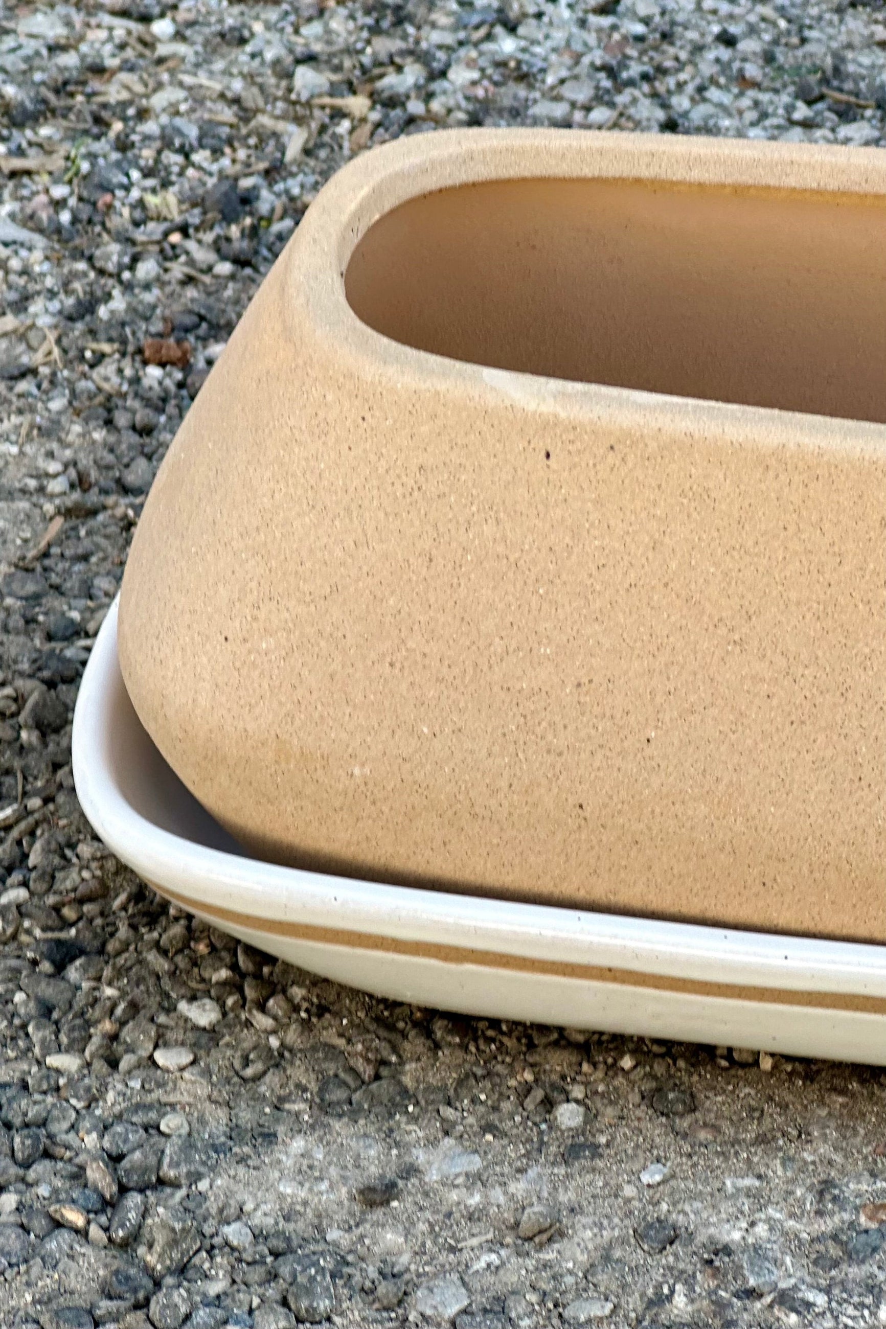 Detail of the Dublin Planter showing the side and bottom tray glaze ©Sprout Home