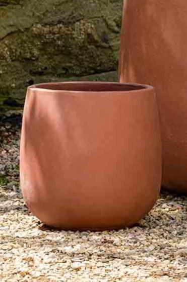 Small Potrero Planter in Rosa terracotta.