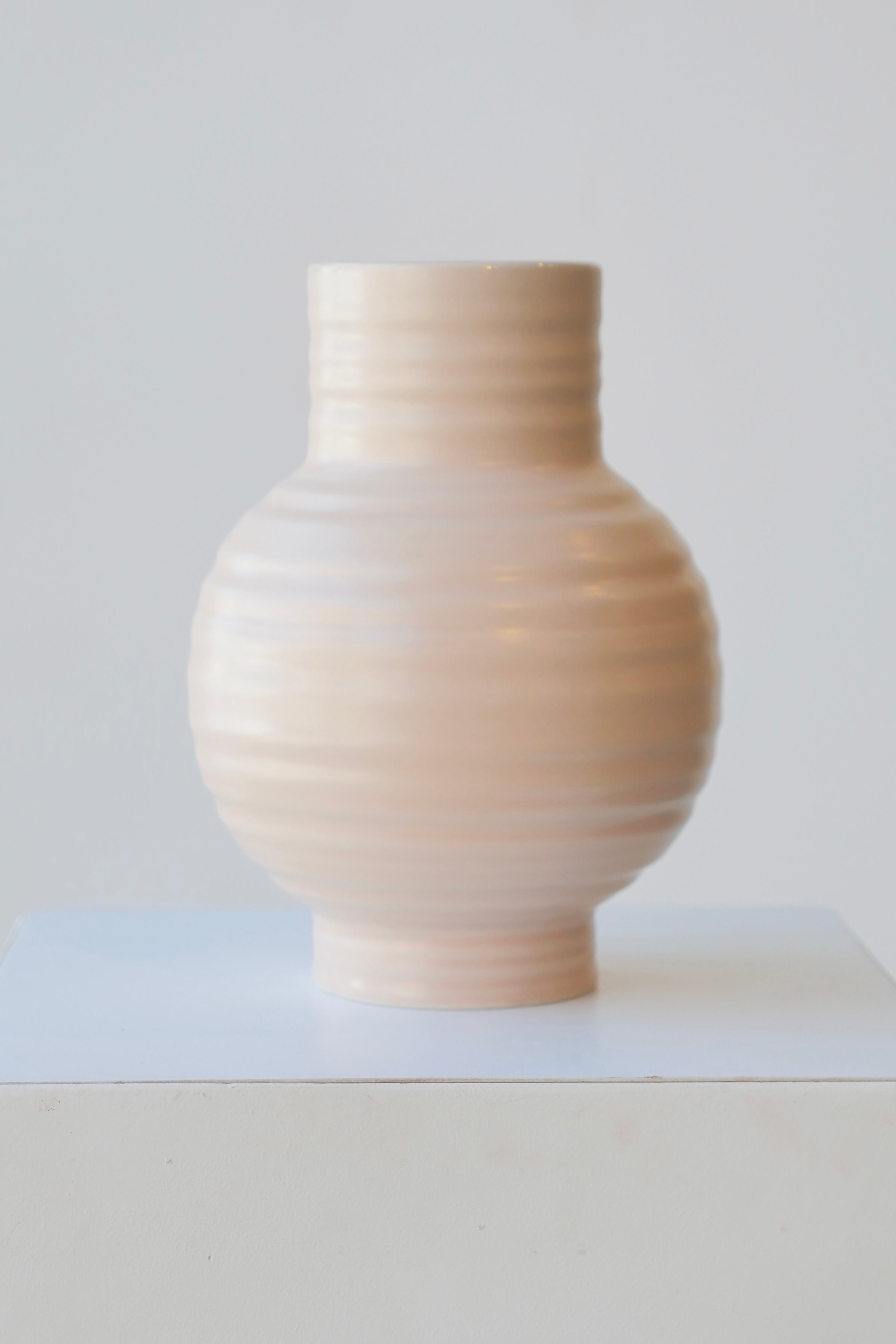The large Essential Blush Vase viewed from the side showing its ridges