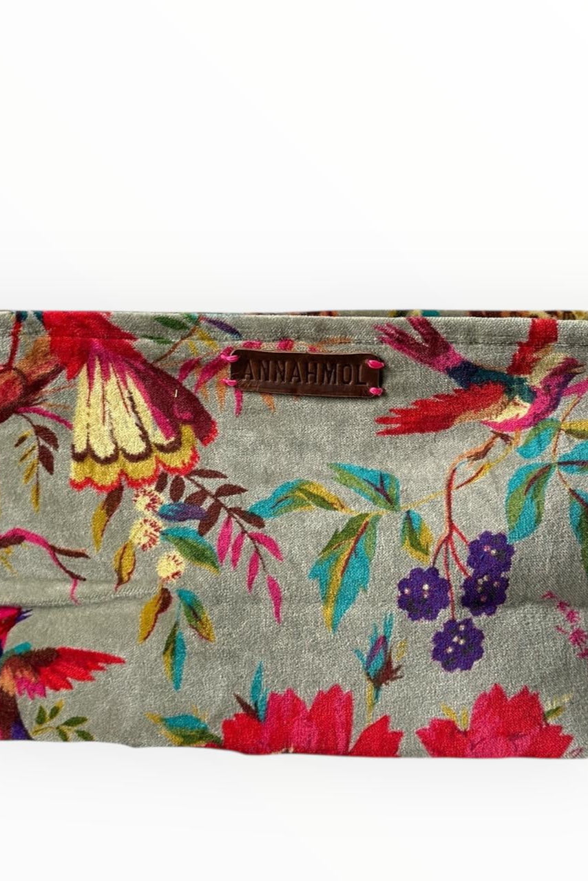 Floral gray and red patterned pouch on a white background ©Annahmol