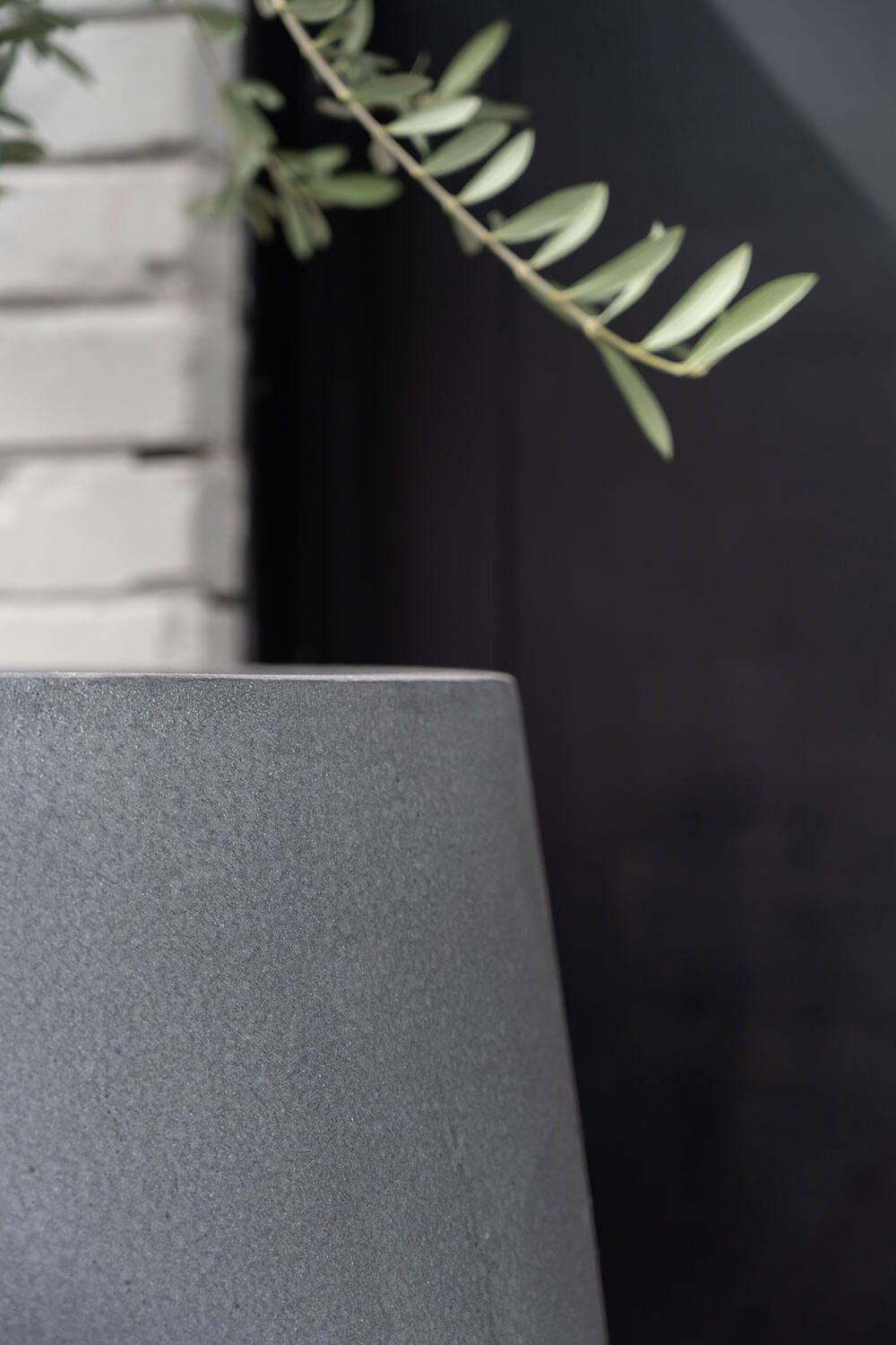 Detail of the Pax Pot Fiberstone Grey by Pottery Pots showing the finish on the corner