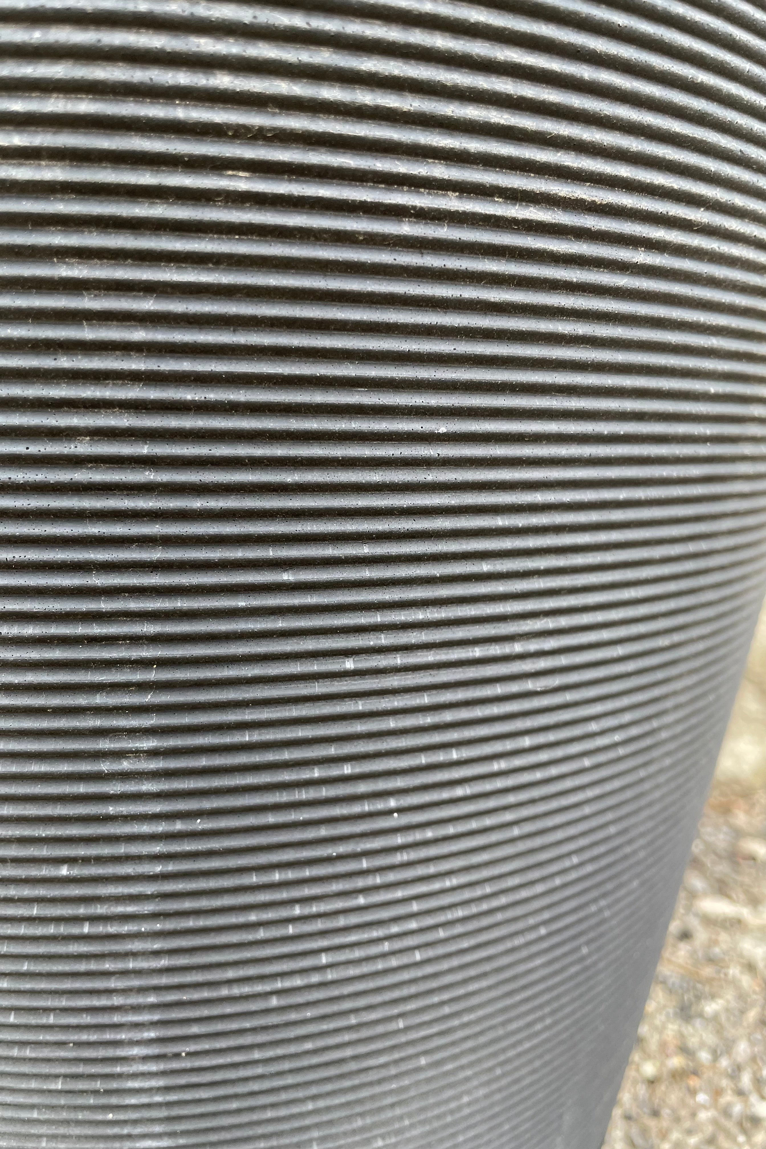 A detail pictures of the horizontal banding on a caviar black Madison pot.