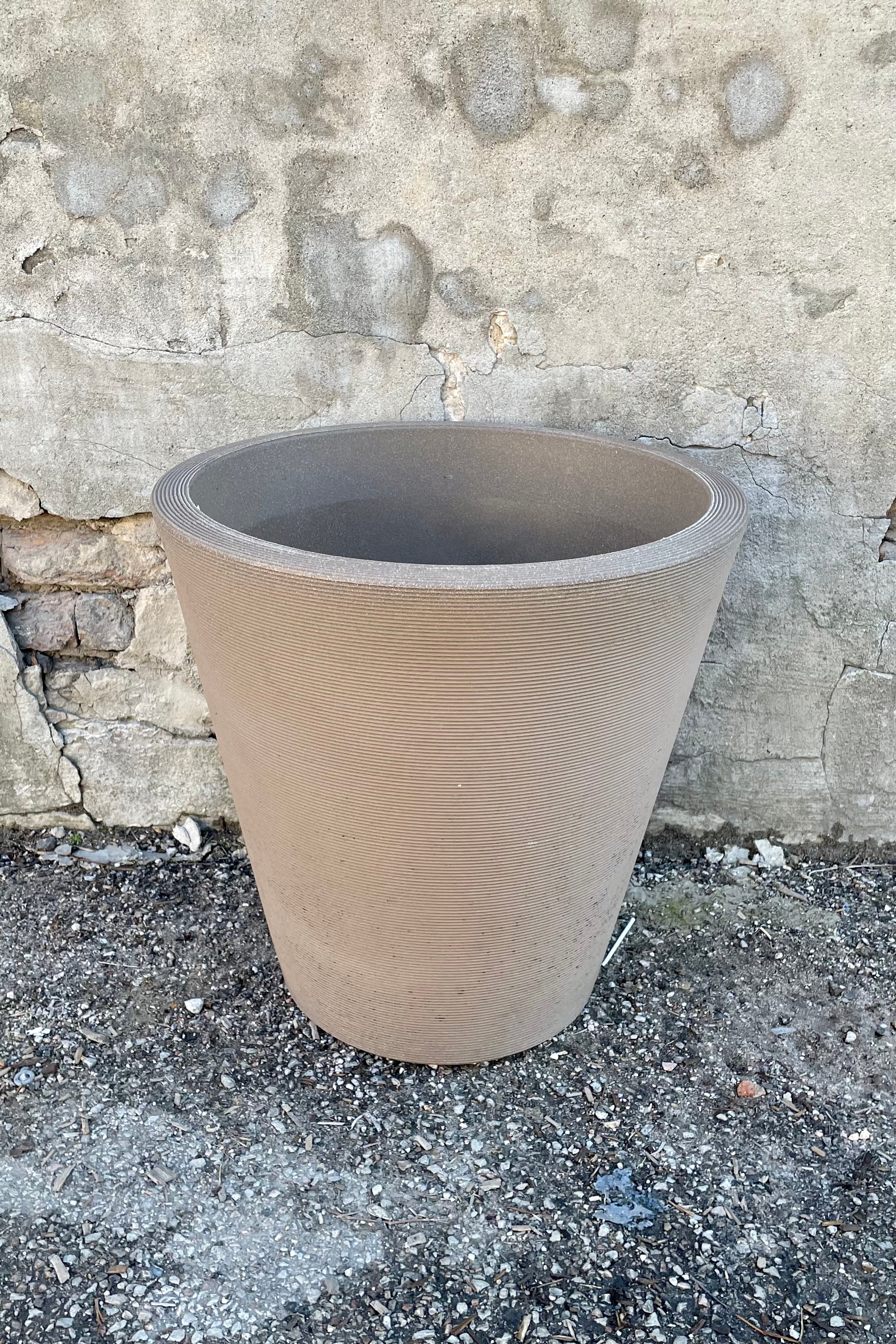 the 20" mocha Madison pot against a concrete wall.