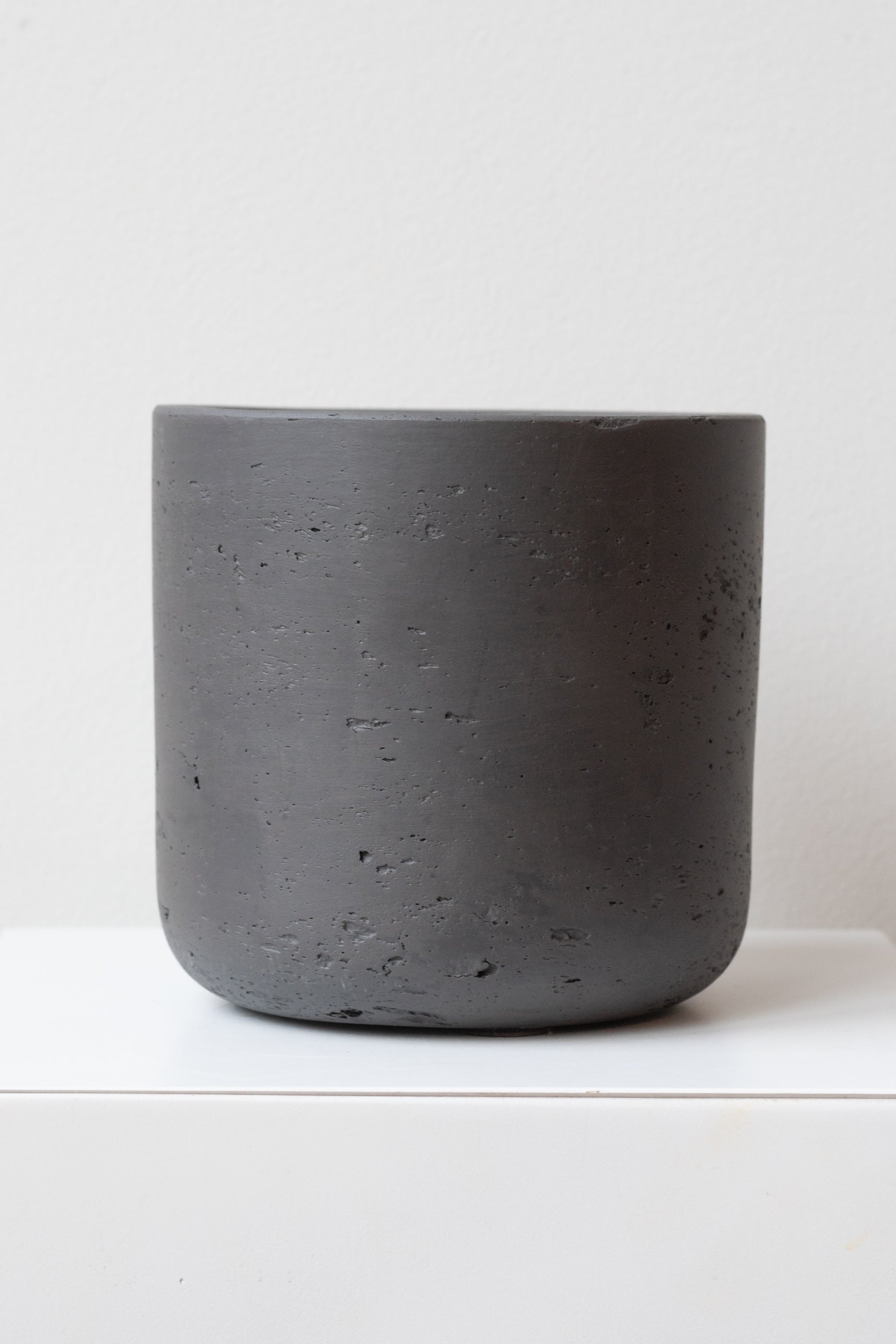Charlie Pot Black Washed Small