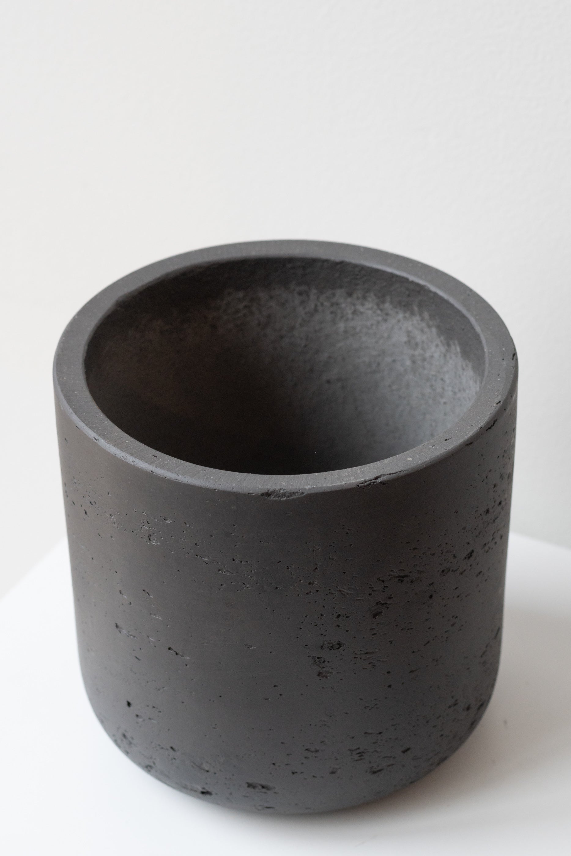 Charlie Pot Black Washed Small