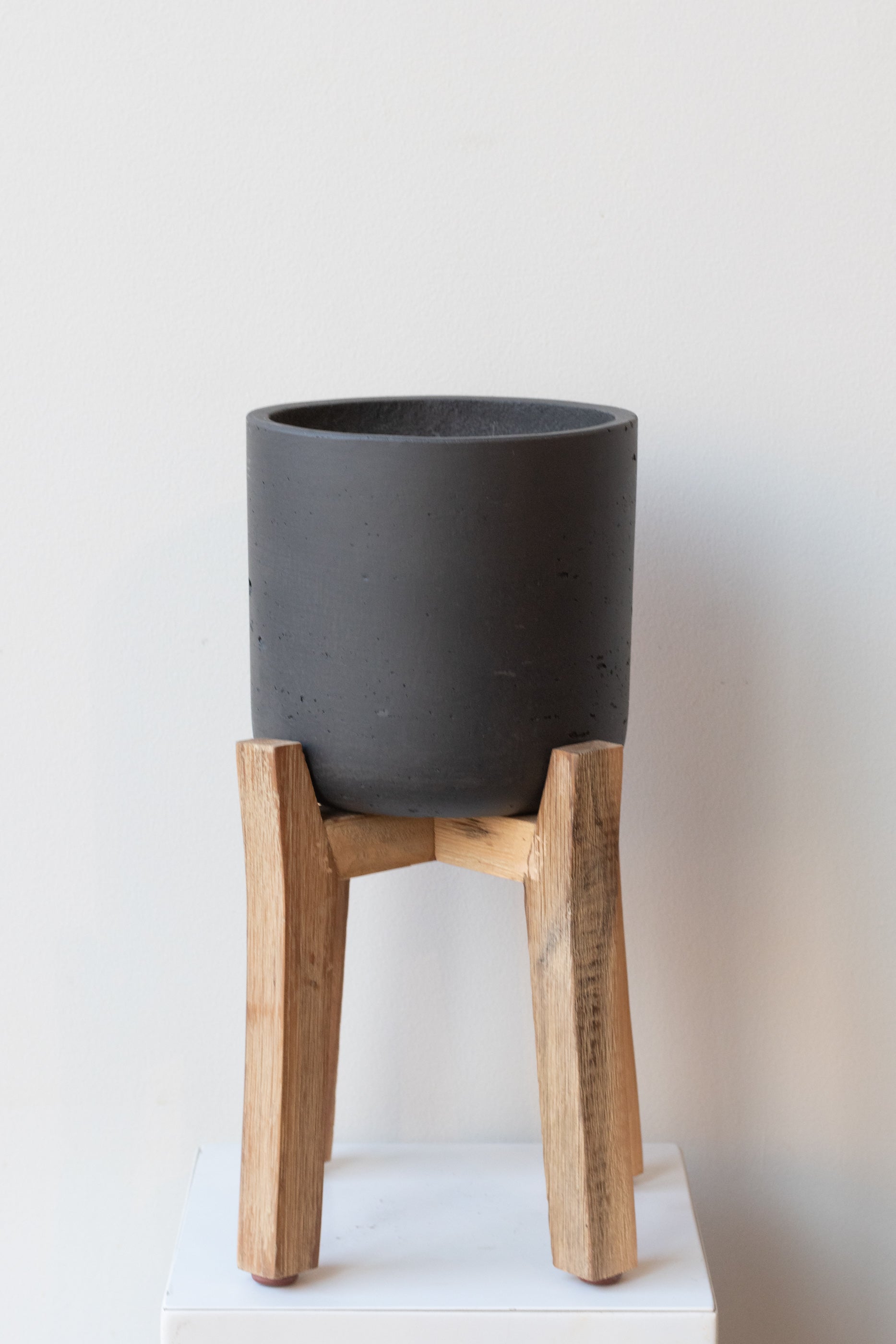 black ceramic plant pot feet Planter Pottery Pots Color: Black Washed