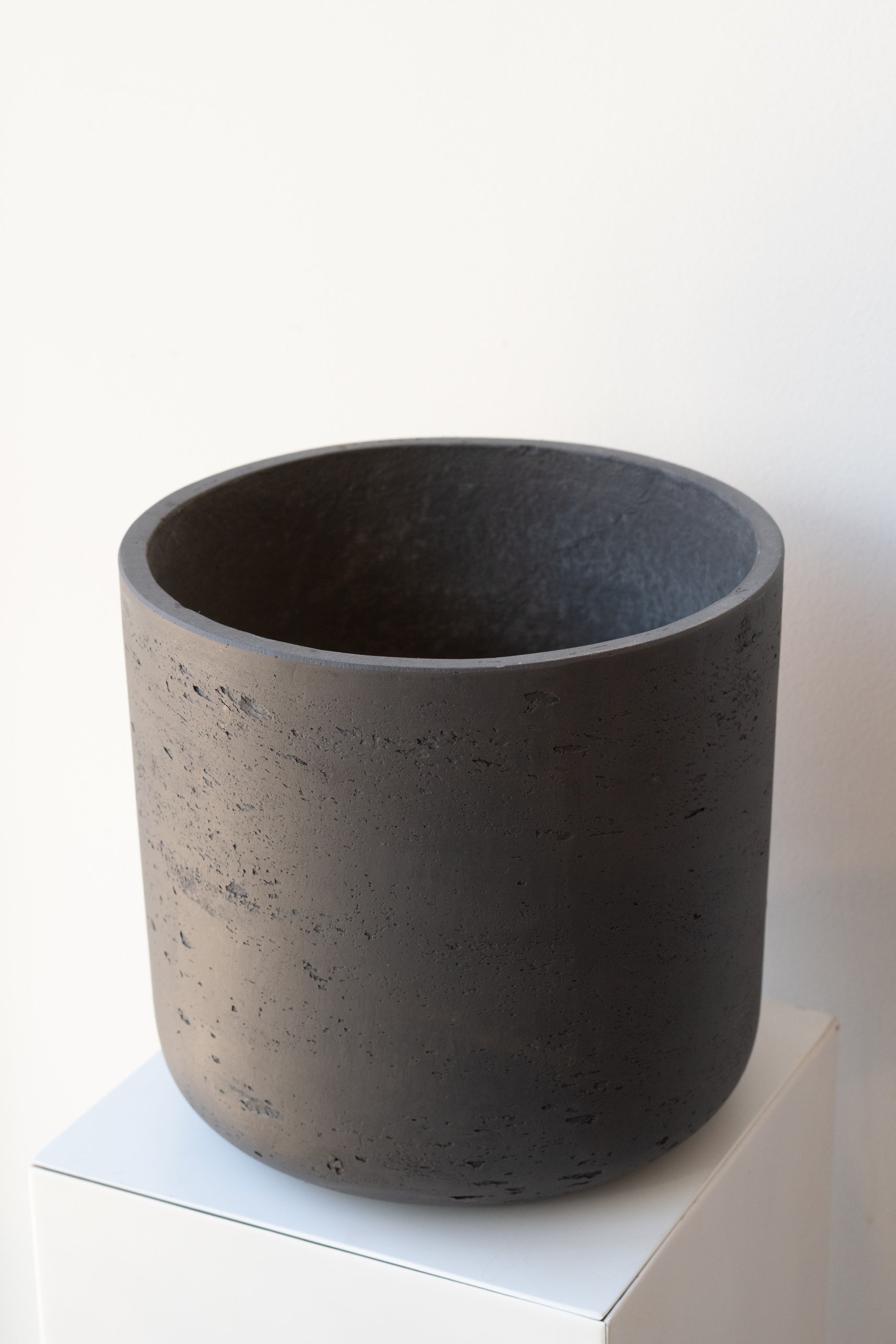 Charlie Pot Black Washed Large