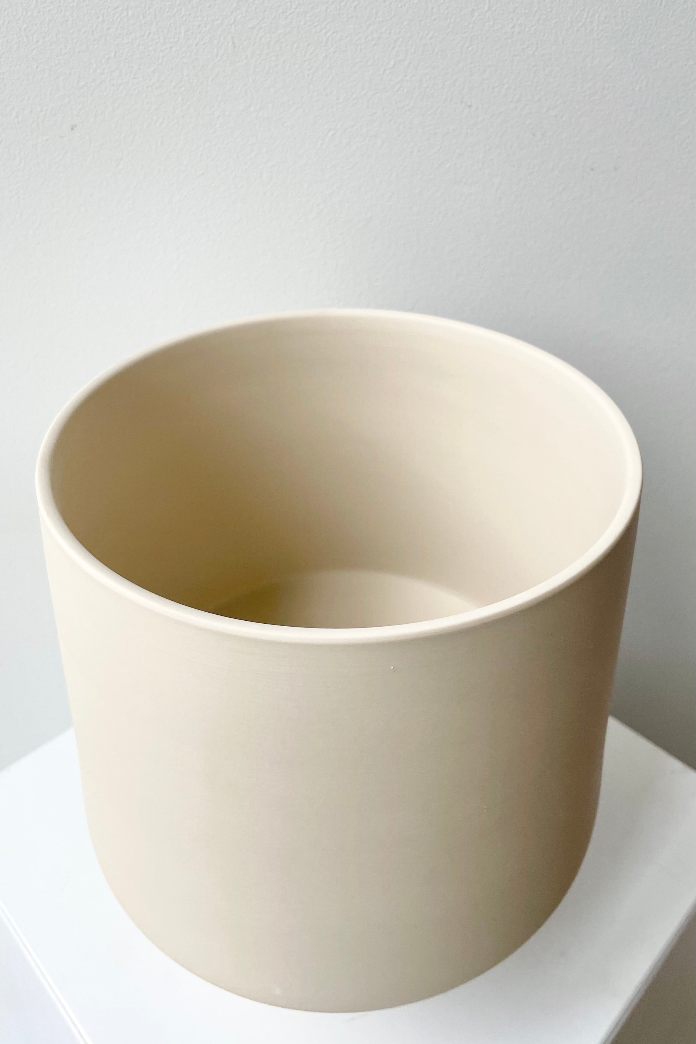 Clay colored Collectors grow pot looking from above.