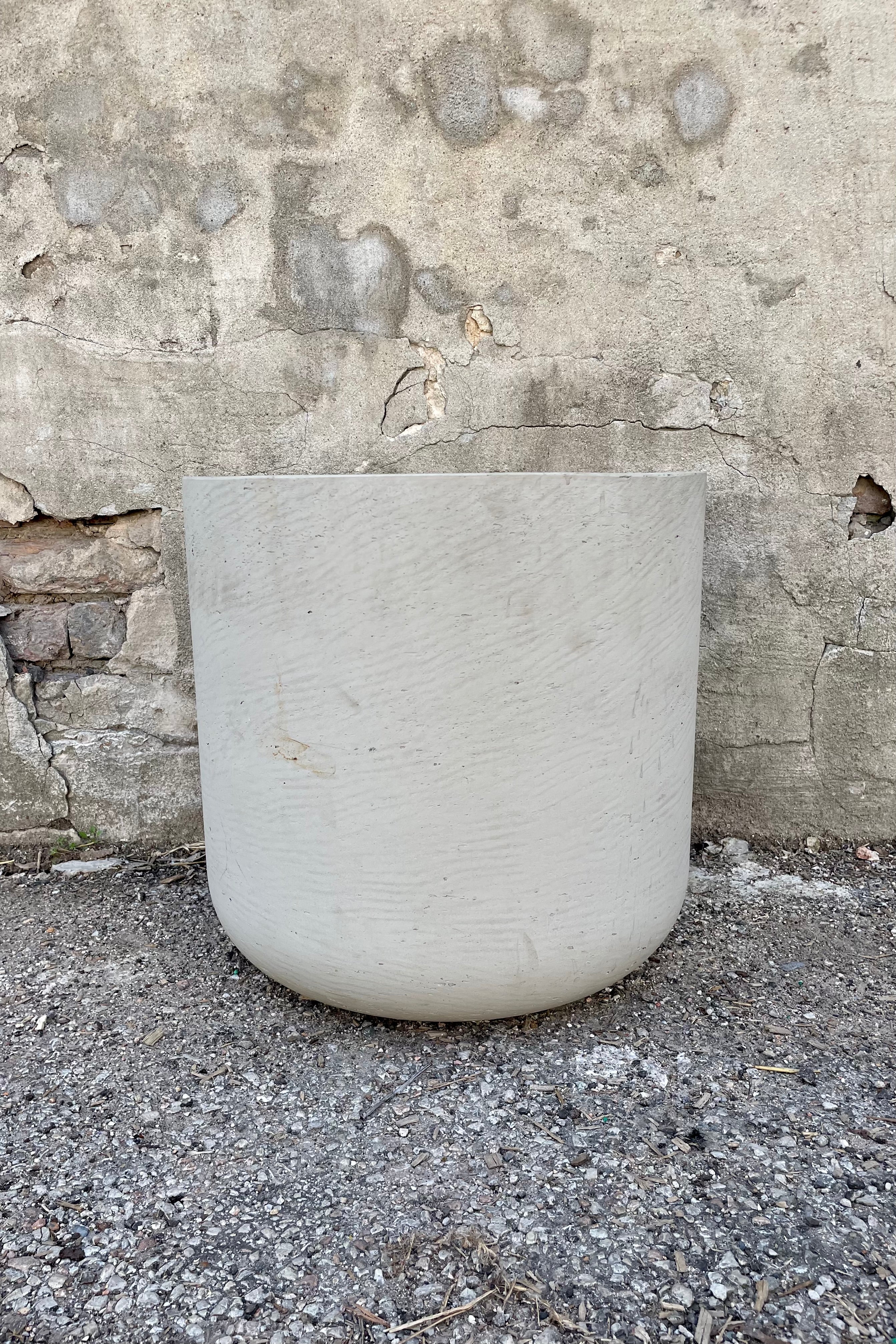 Charlie Pot grey washed extra extra large against a grey wall