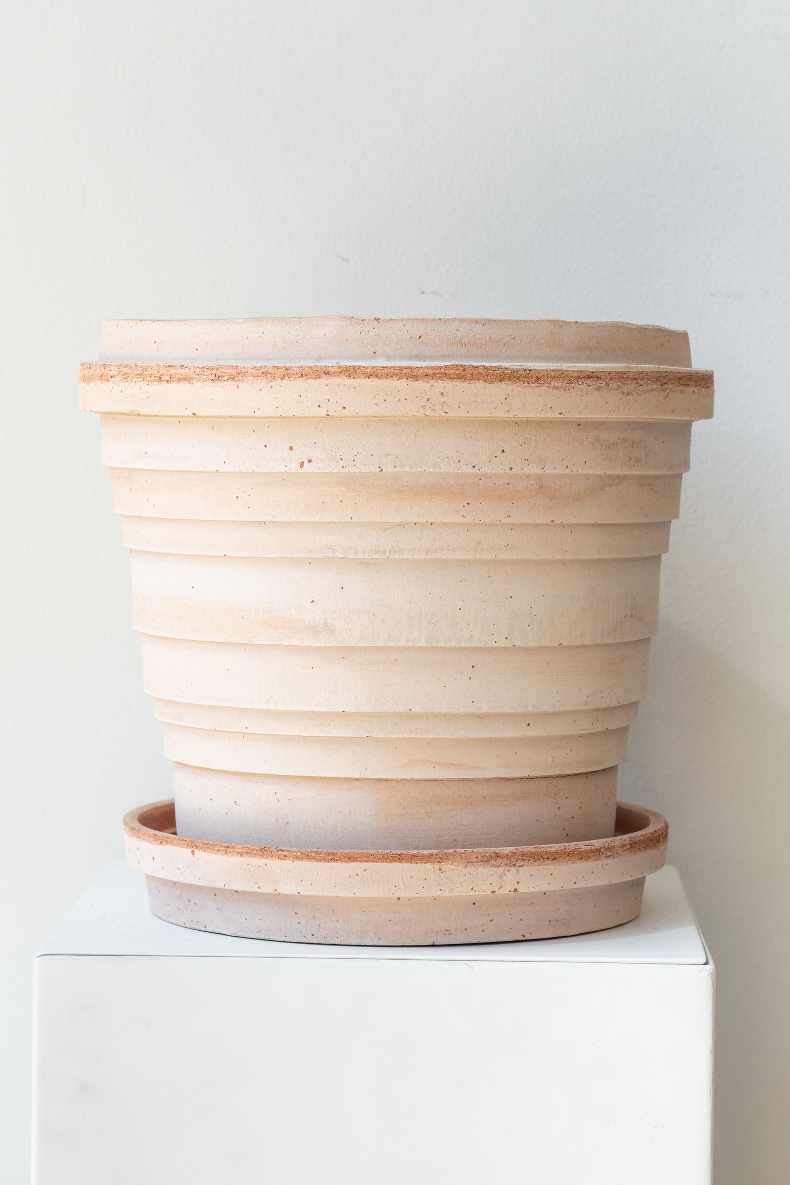 Rosa 9.8 inch Planets pot by Bergs Potter sits on a white surface in a white room