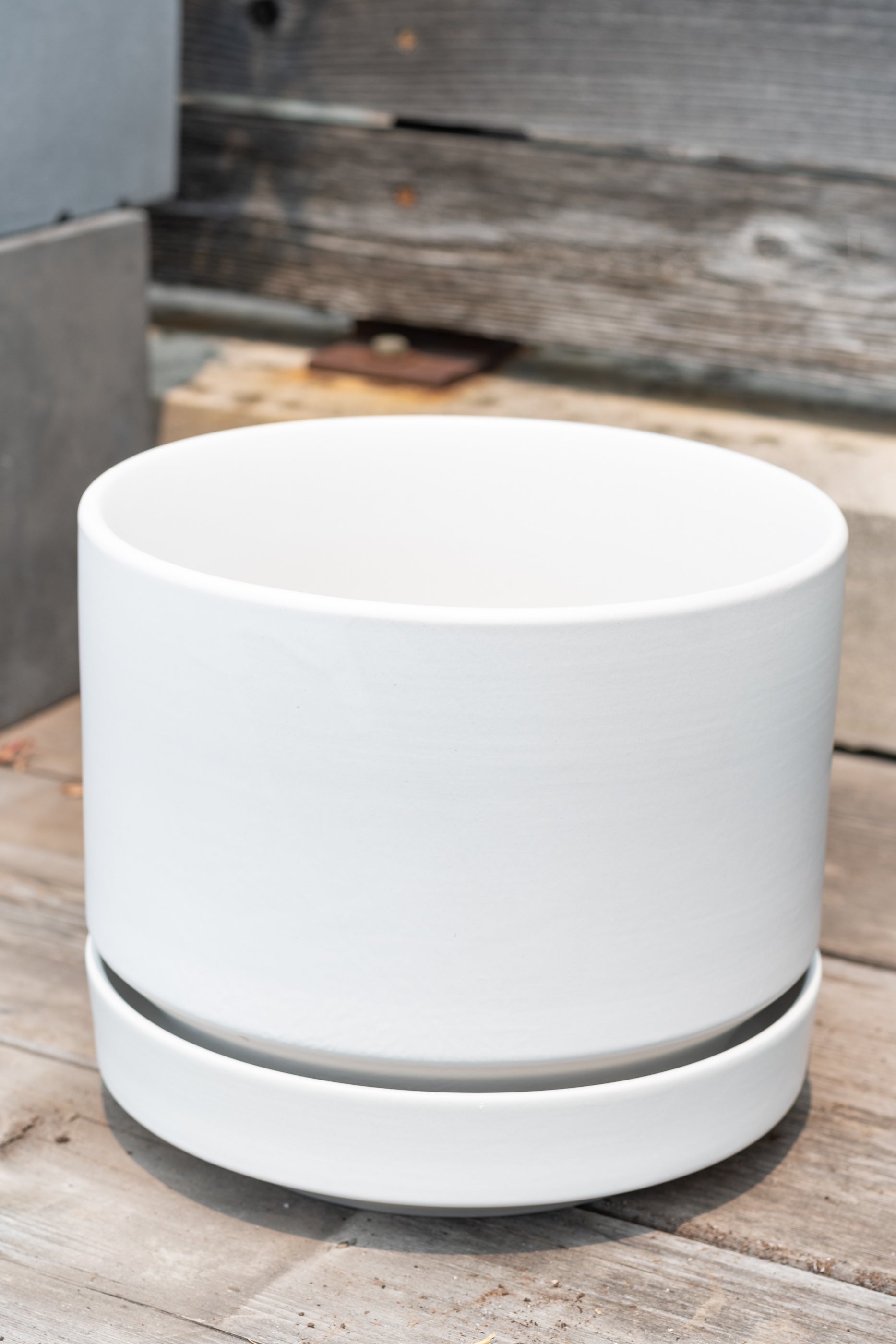 Round Two Planter White 8"