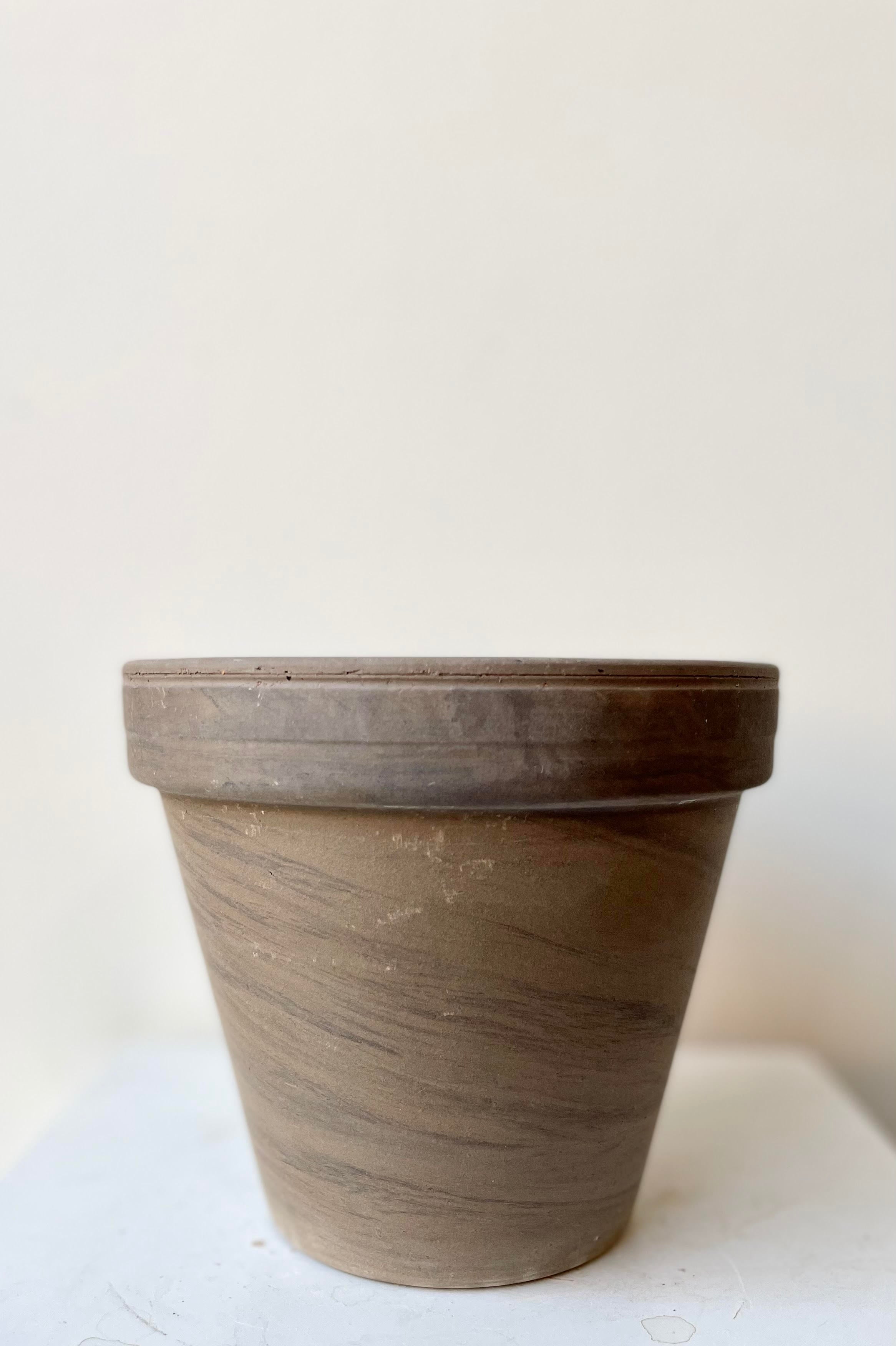 The Clay Pot (dark basalt) 6"sits against a white backdrop.