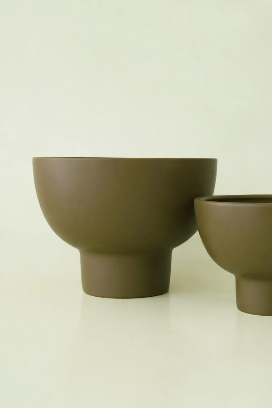 A pair of green ceramic compote vases ©Jungle Club