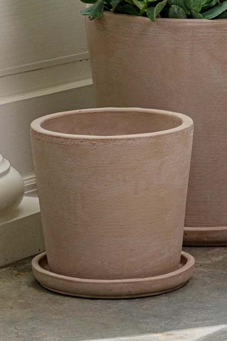 Medium sized Maracay planter in a shell finish empty.