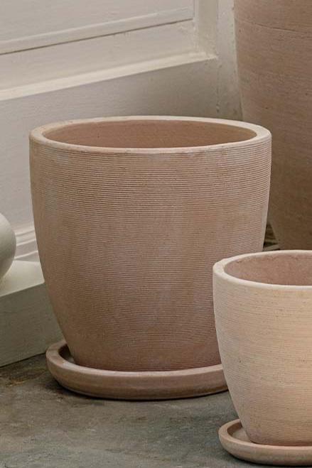 Medium Lara planter in a Shell color terracotta.