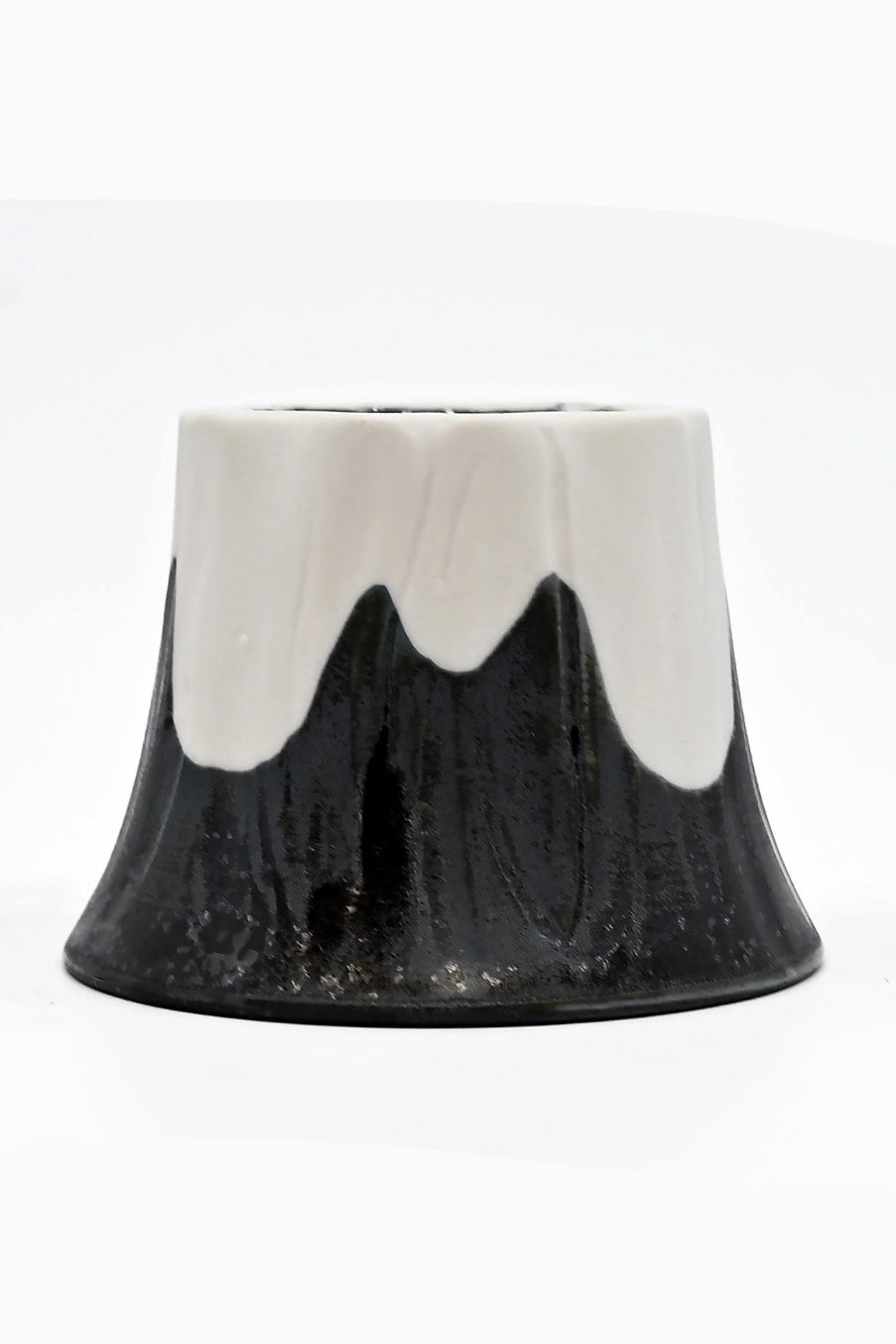 Cylindrical ceramic Snowfall Fuji cup with black and white marbled pattern on a white background ©Urban Tokyo