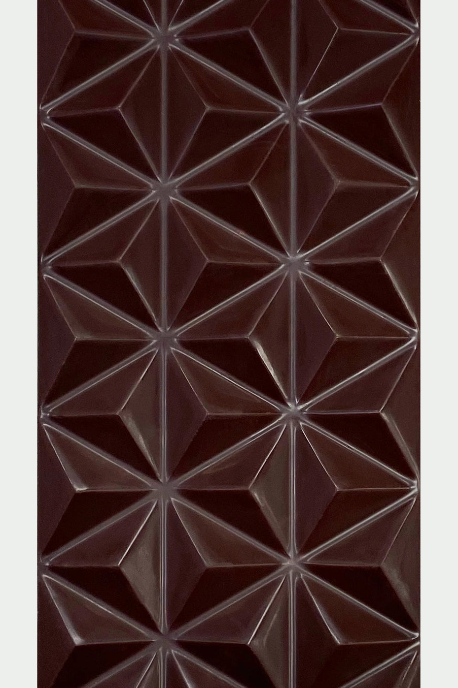 Brown geometric patterns on the Dark chocolate bar with Miso Almonds bar  ©Deux Cranes
