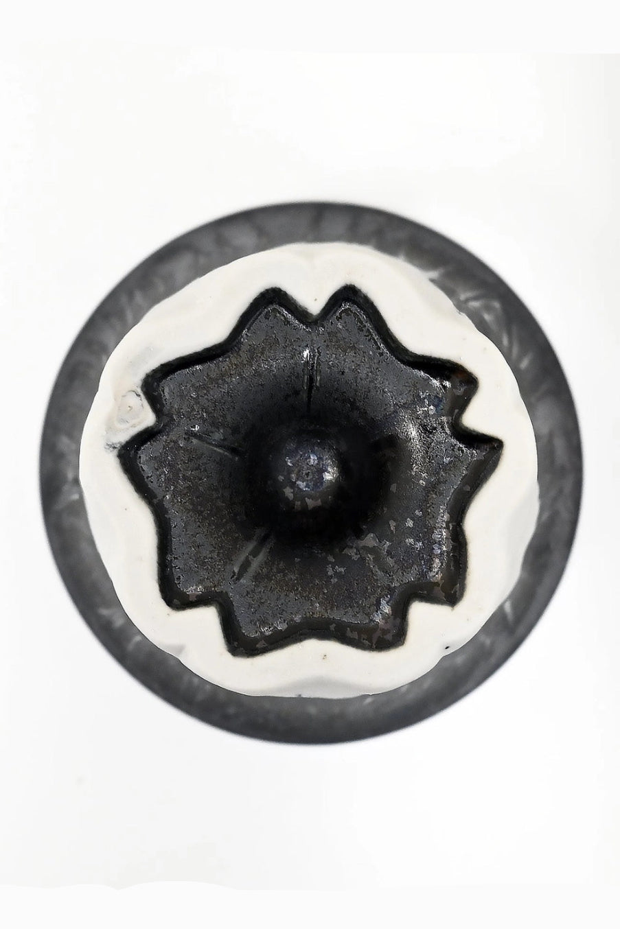 Black and white design on the Fuji Sakura cup on a white background  ©Urban Tokyo