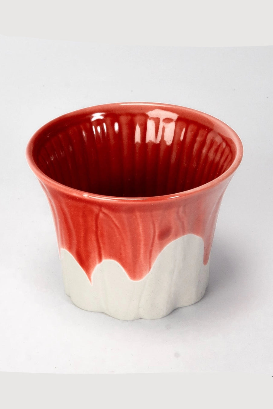 Red and white ceramic cup on a light gray background ©Urban Tokyo