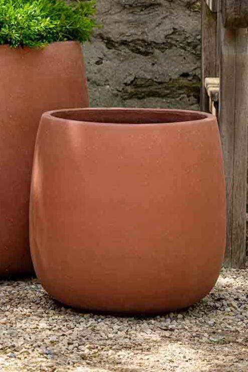 medium size Potrero planter in a Rosa terracotta empty.