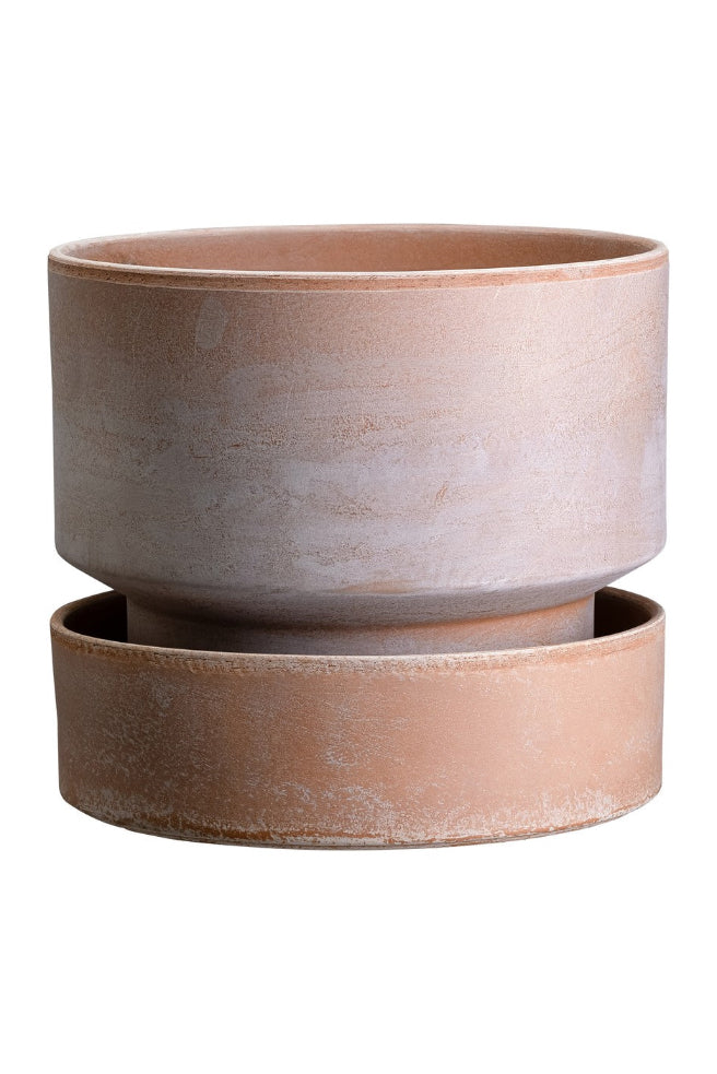 Rosa Hoff Low ceramic planter with a matching saucer on a white background ©Bergs Potter