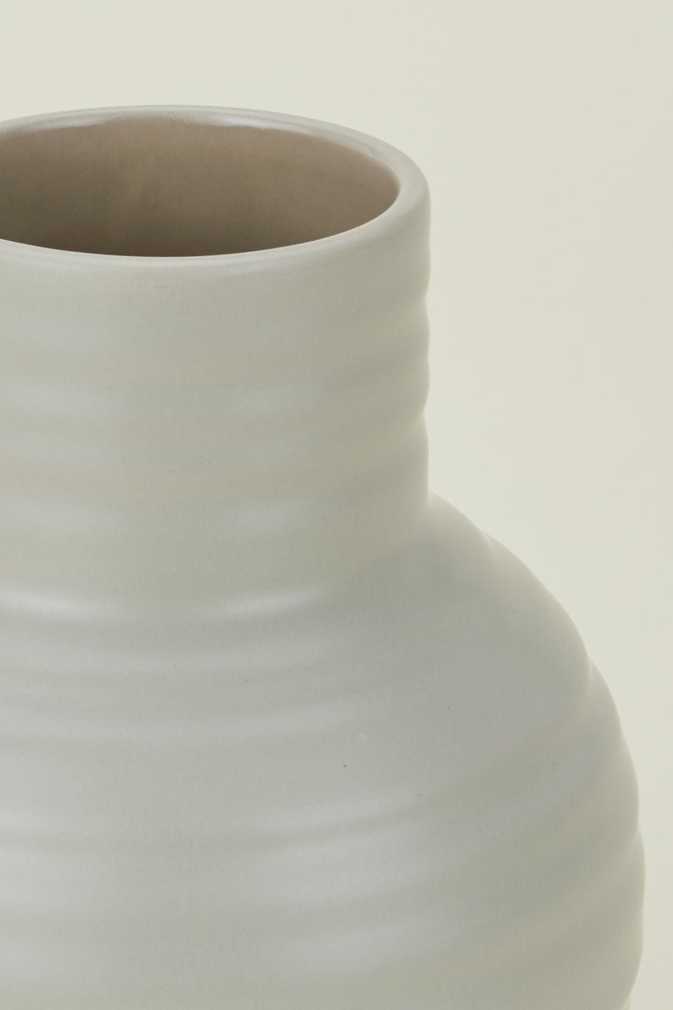 Detail image of the ridges in the ceramic Essential gray vase up close. 