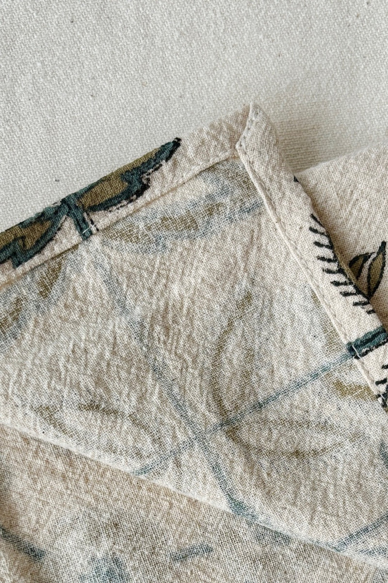 Detail of the interior of the napkin showing a finished edge