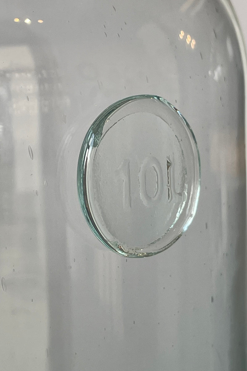 Raised glass stamp with the imprint 10L