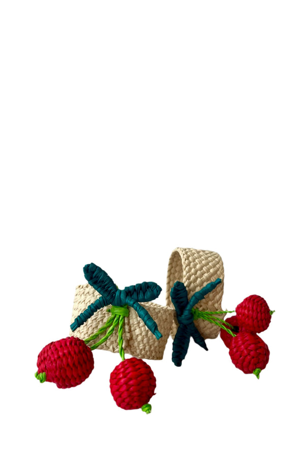 Photo of a pair of Cerazas napkin rings made with red and green palm fiber. Shown against a white background.