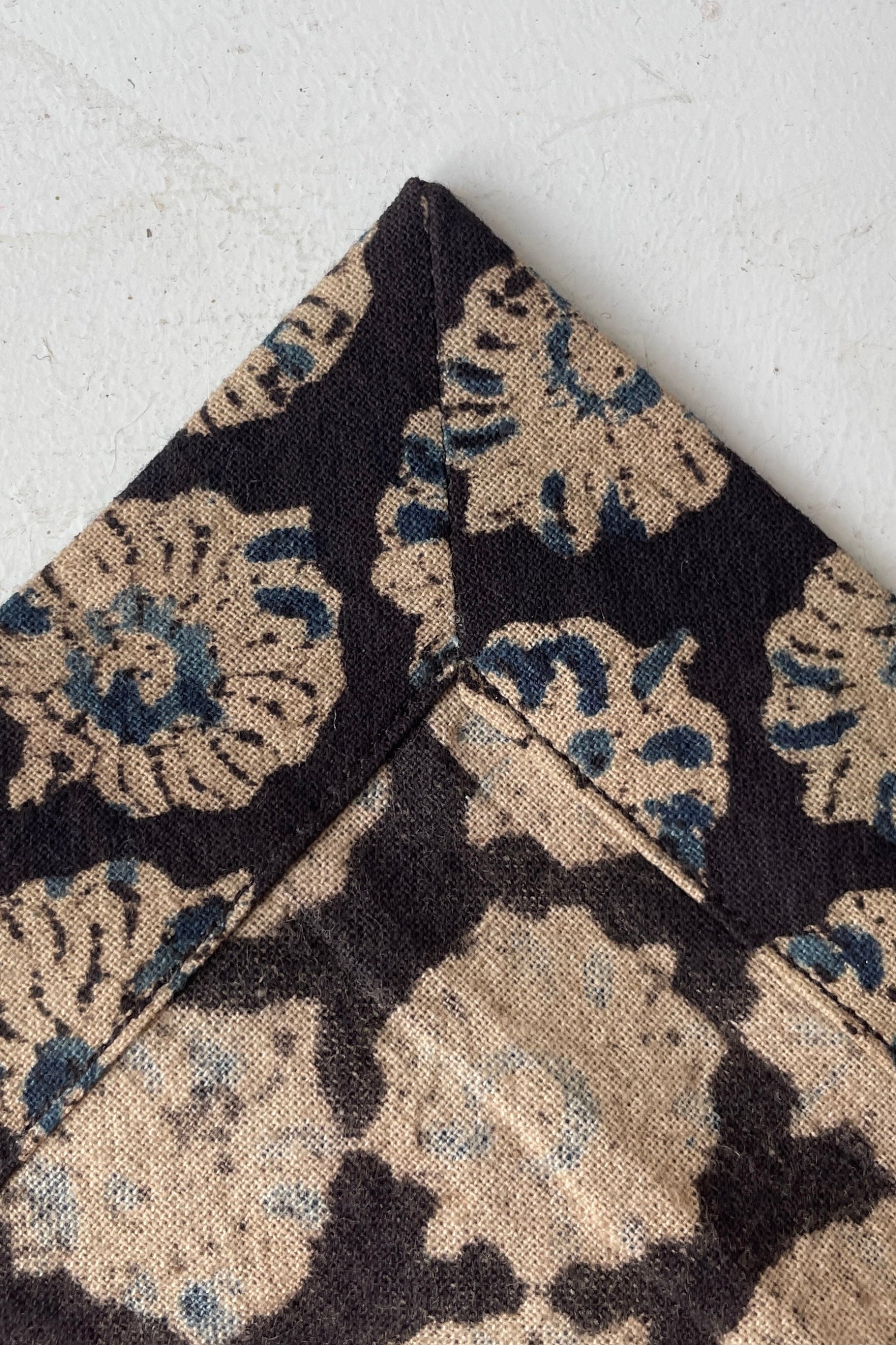 The inside seaming of the Capri Anika Napkin  ©Sprout Home