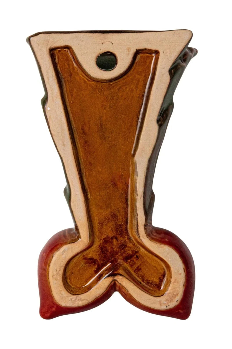 the back of the Radish vase showing the location of the hanging hole.