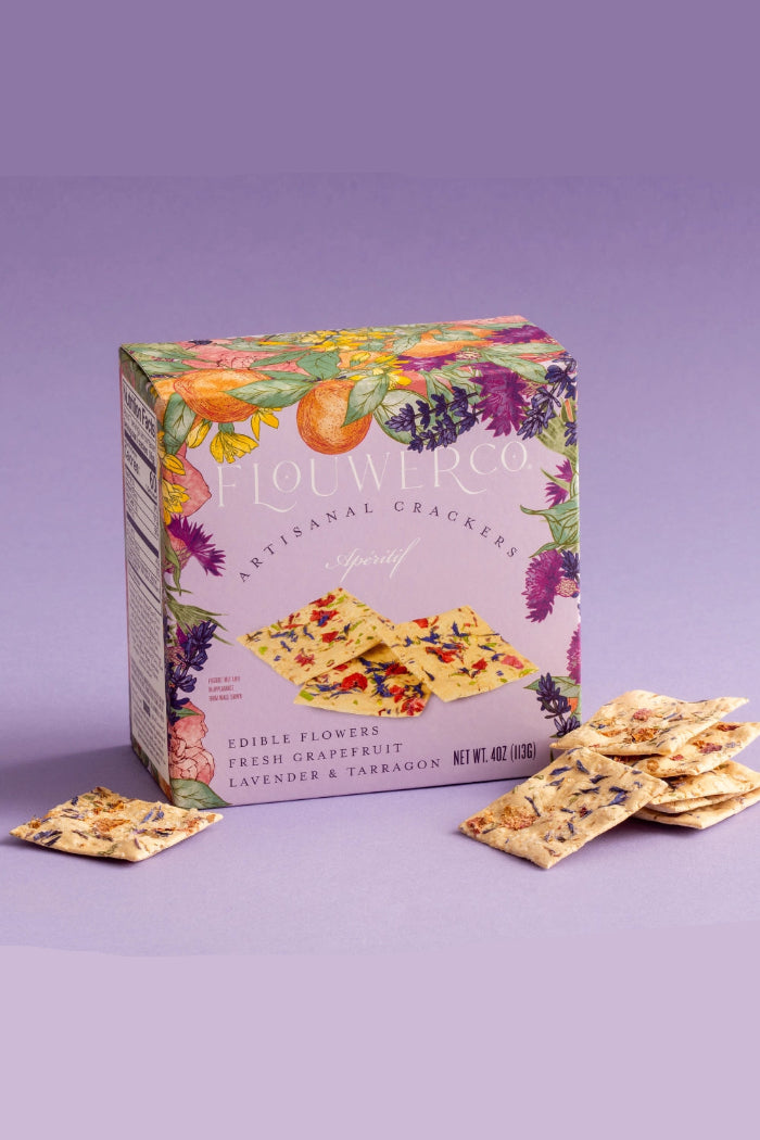 Box of Flouwer Co. New Aperitif crackers with crackers displayed on a purple background ©Flouwer Co.