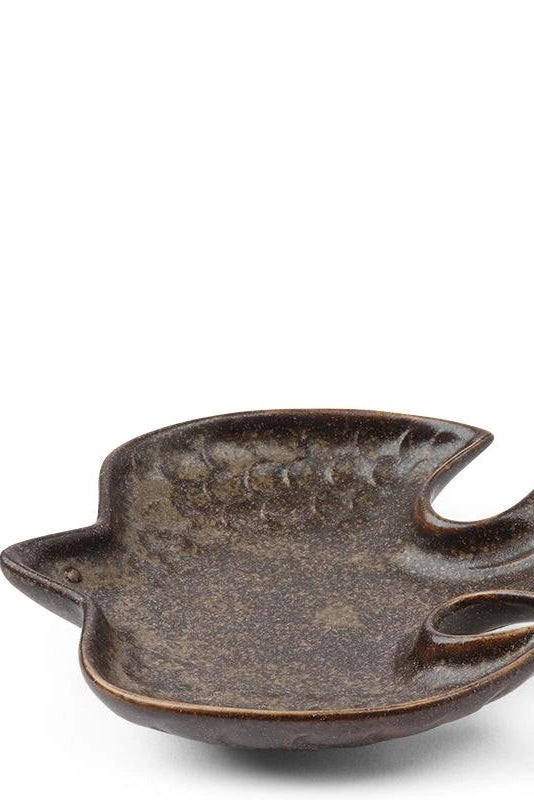 Ceramic leaf-shaped dish on a white background ©Miya Company