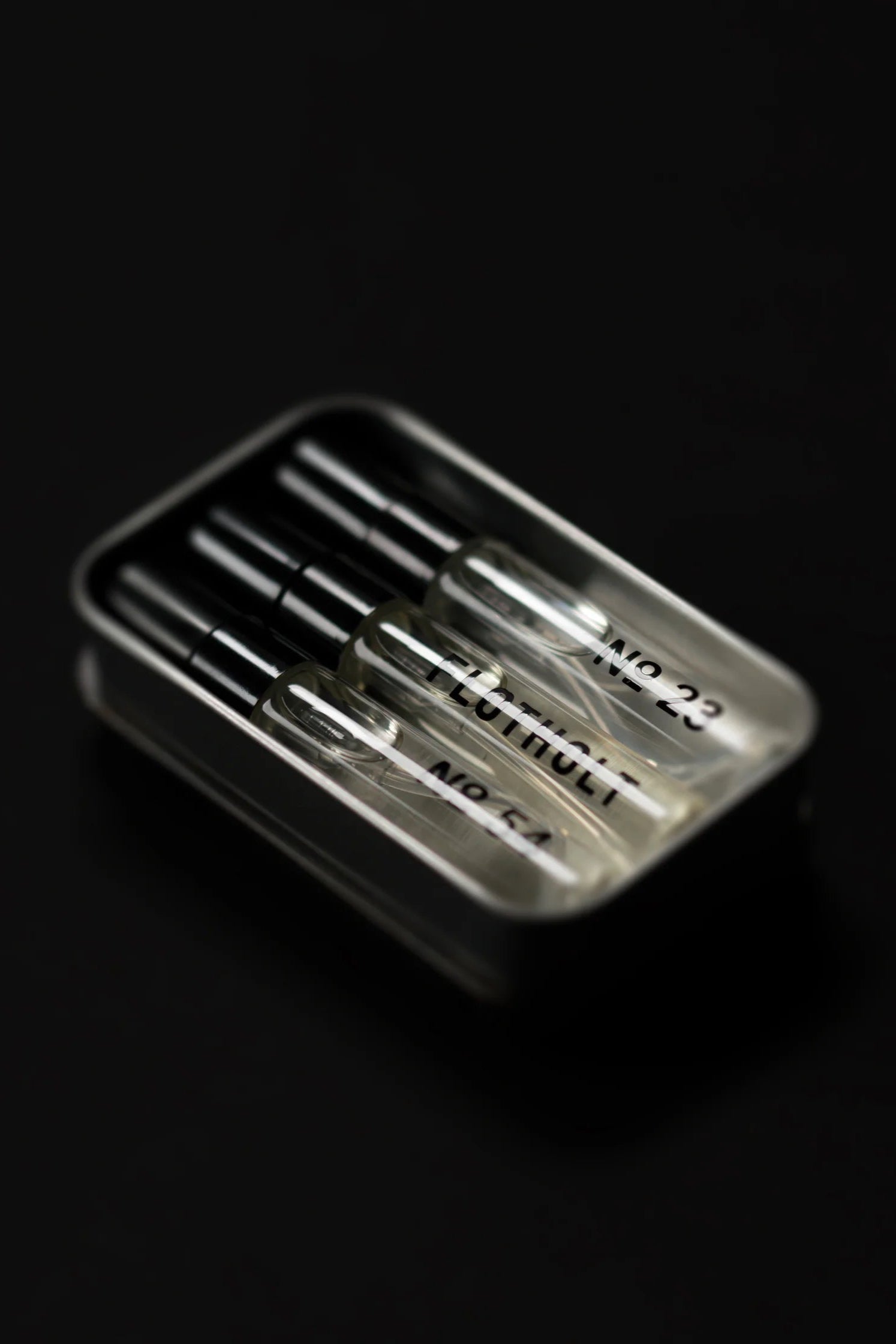 Skammdegi (DARK) Discovery Set by Fischersund, open showing the three perfume vials ©Fischersund