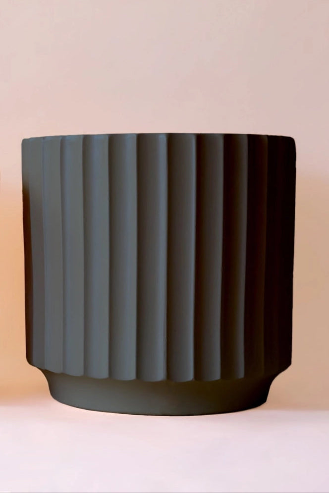 Black Monroe planter, empty ©Jungle Club