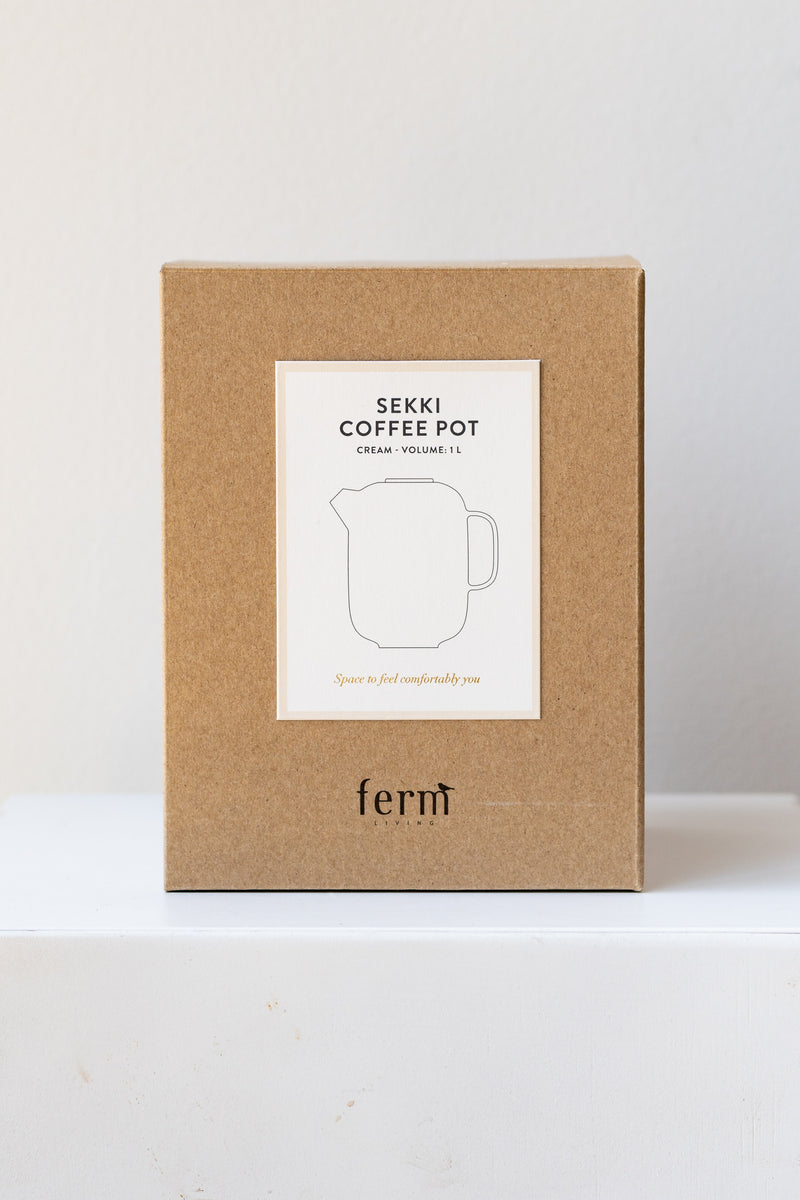 Box for Sekki coffee pot by Ferm Living in front of white background