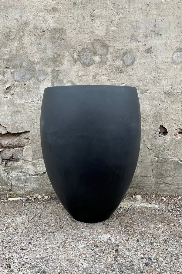 Bond Planter Black Medium against a grey wall