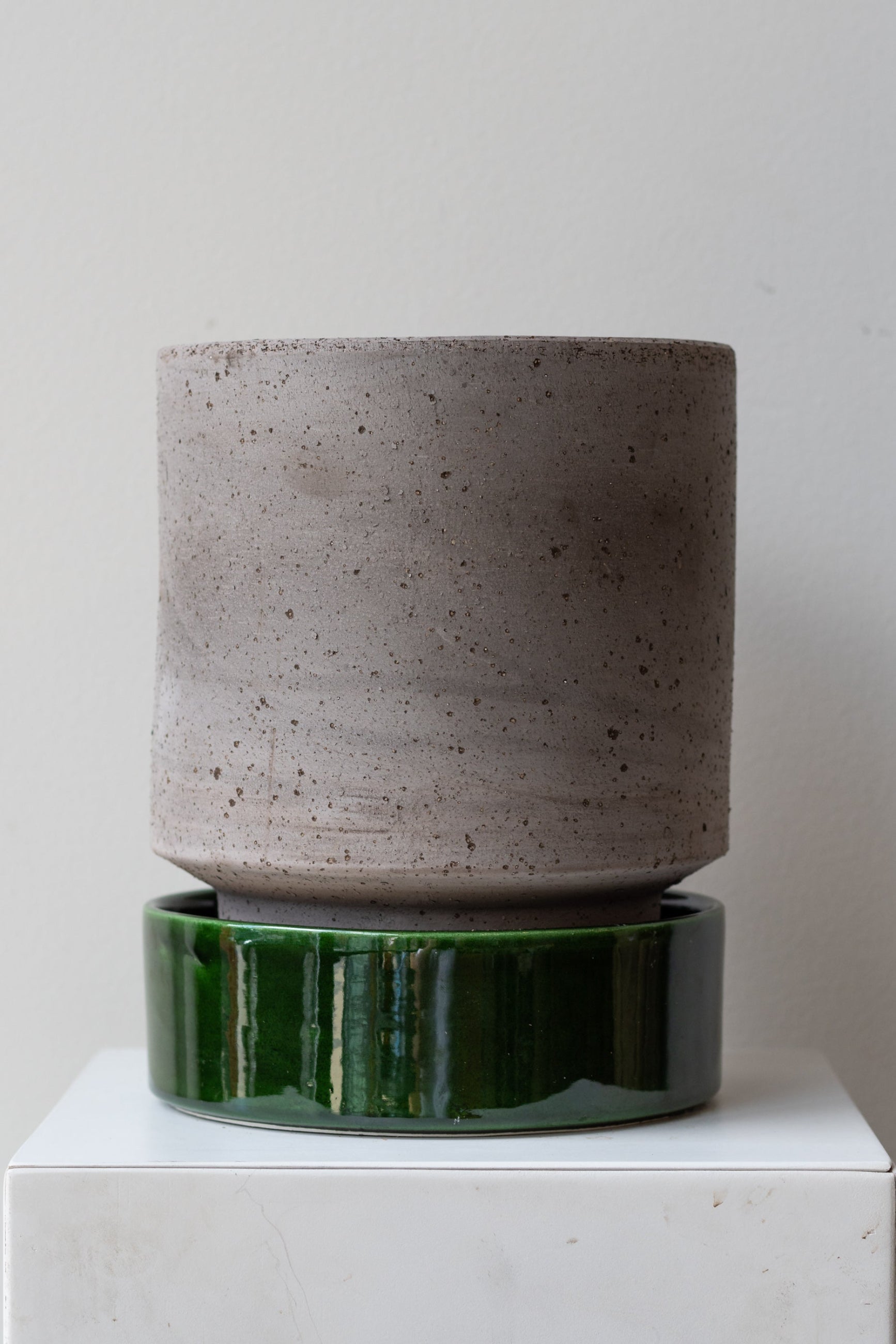 Bergs Potter Hoff Pot & Saucer grey & emerald on a white surface in a white room ©Sprout Home