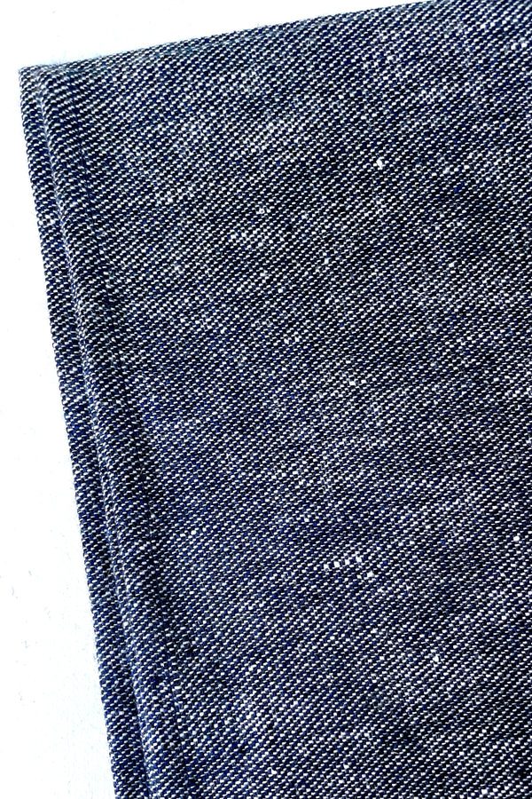 detail of Placemat linen denim navy against a white background 