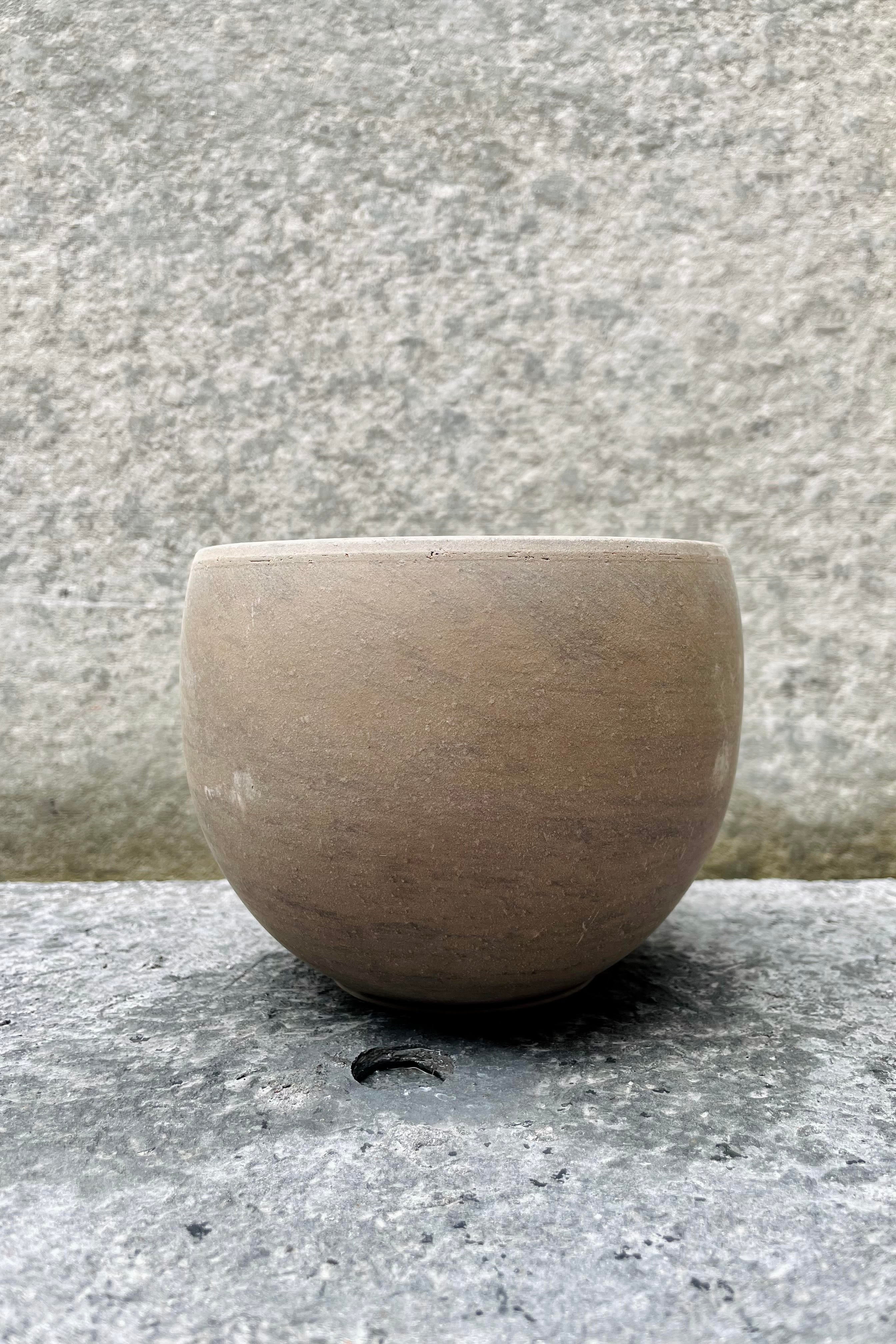 Luna Sphere Pot Basalt 5.25"