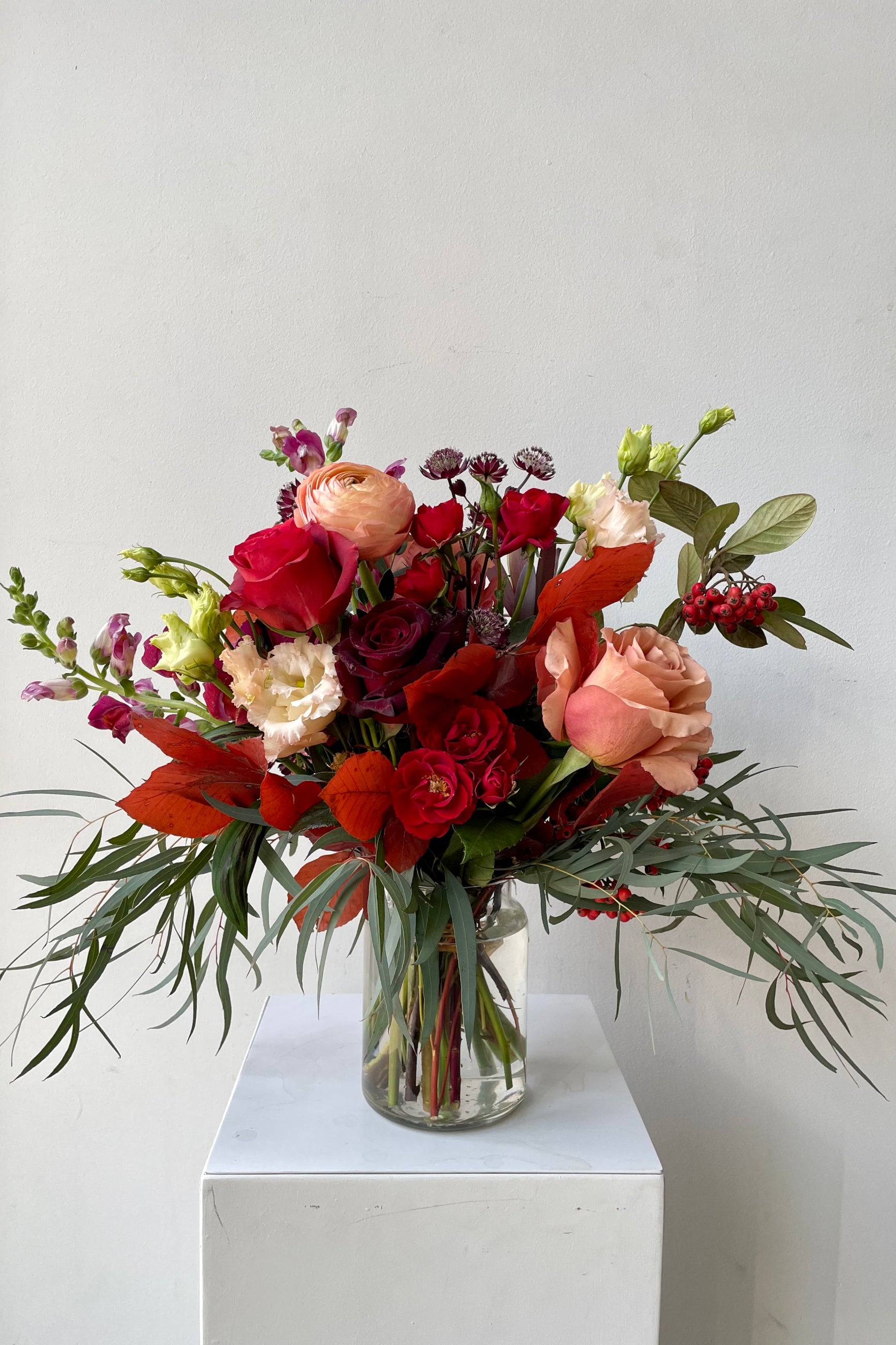 A vase holds an example of fresh Floral Arrangement Modern Love from Sprout Home Floral in Chicago for Valentine's Day ©Sprout Home #size_$100