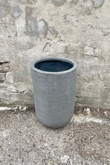Detail of the top of Cody High Pot horizontal ridged dark grey small against a grey wall