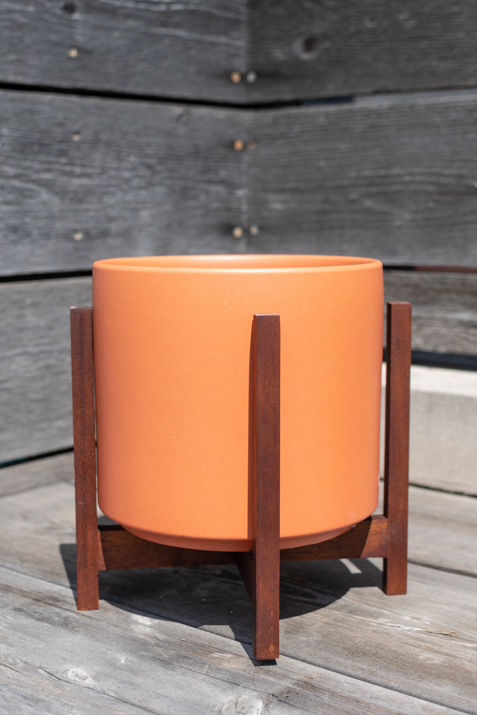 Solid Cylinder & Stand rust 8”