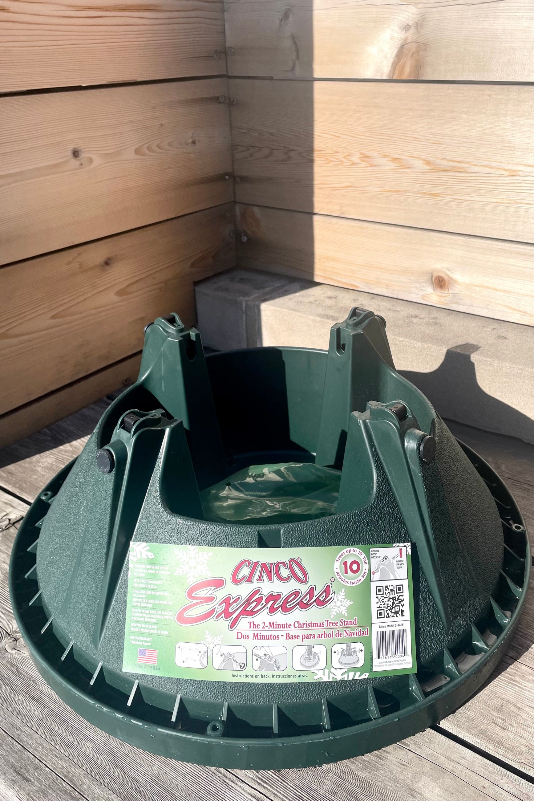 Cinco xmas stree stand empty and sitting on wood ©Sprout Home