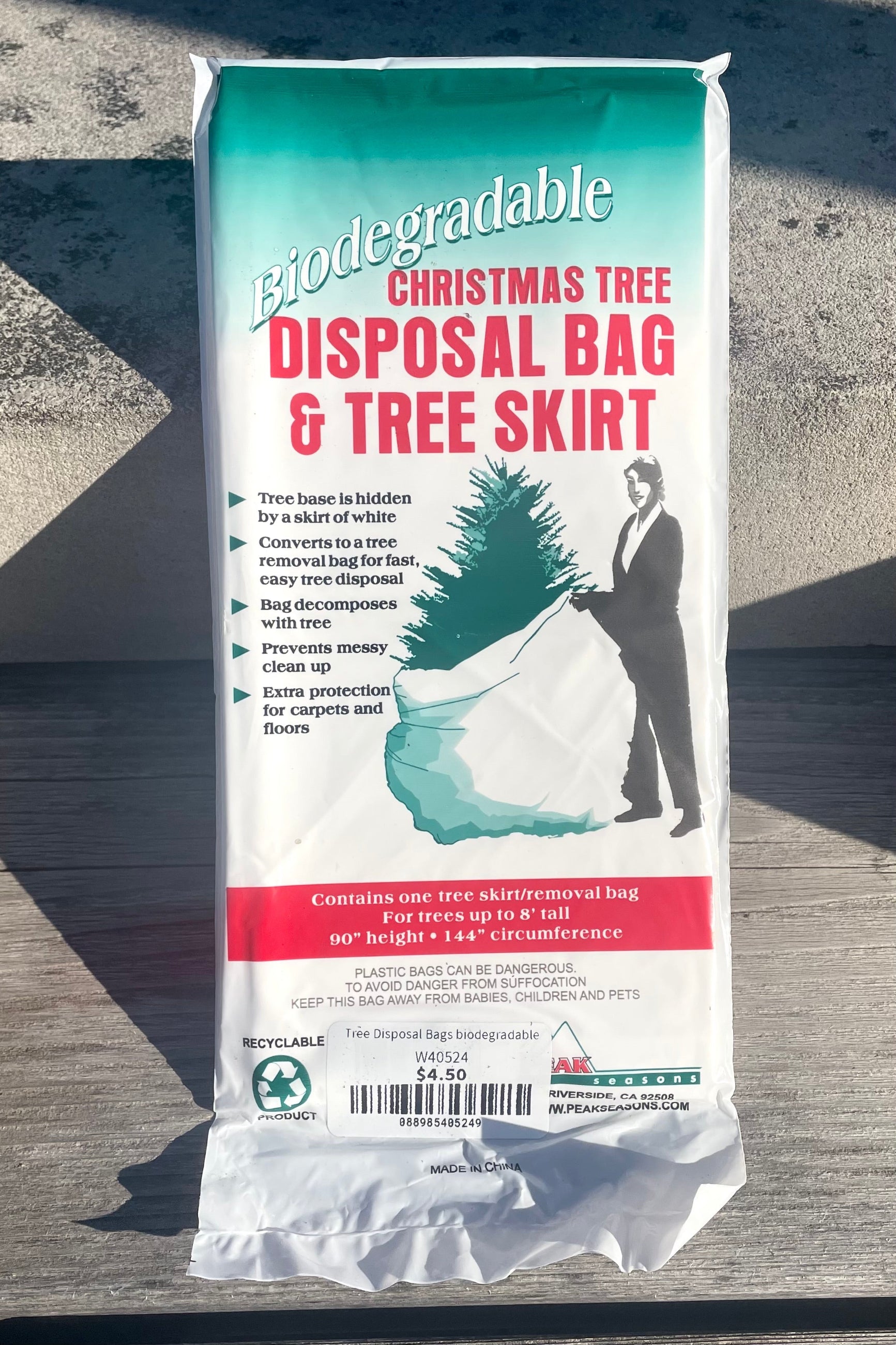 A view of Tree Disposal Bags biodegradable in packaging  ©Sprout Home