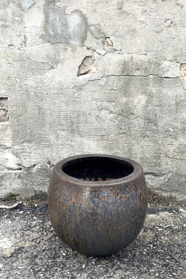 A frontal full view of Luna Cercle Planter Small against concrete backdrop